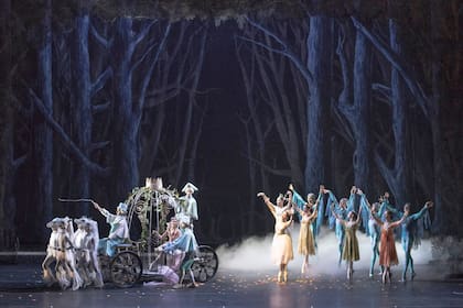 Momento mágico, de carroza y hadas, en el montaje de "La cenicienta", de Ben Stevenson, en el Teatro Colón, 2019