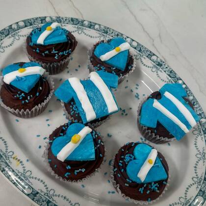 La cercanía de Gastón Edul con la Selección argentina es tal, que en el primer programa de Bake Off Famosos los homenajeó con cup cakes celestes y blancos