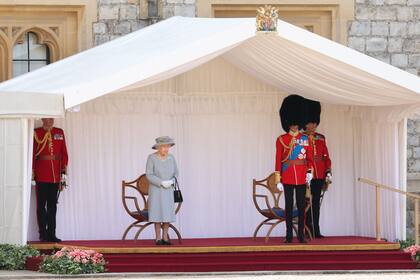 La ceremonia contó con el tradicional desfile de la Guardia de la Reina y el Regimiento Montado de Caballería de la Casa