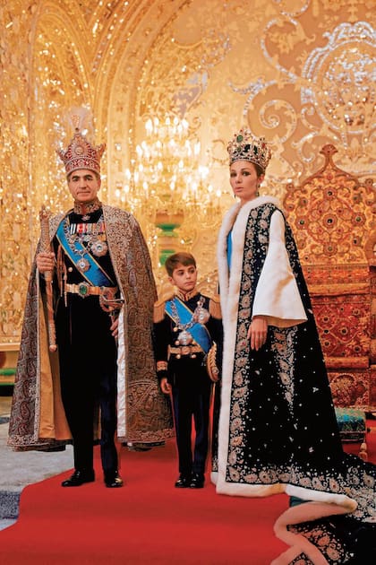 La ceremonia de coronación de los emperadores iraníes, en 1967 (Photo by Universal History Archive/Getty Images)