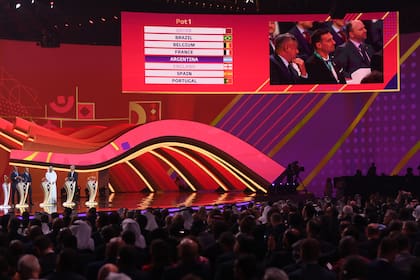 La ceremonia de la Copa Mundial de la FIFA en el Centro de Exposiciones de Doha el 01 de abril de 2022 en Doha