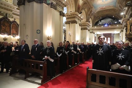 La ceremonia en la Basílica, en Retiro, con  la presencia de los Caballeros y de las Damas de la Orden de Malta
