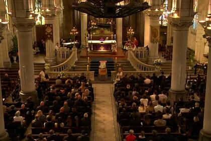 La ceremonia en la iglesia Sainte-Eugenie