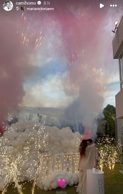 La ceremonia entre Cami Homs y José Sosa para revelar el sexo de su bebé en camino (Captura: Instagram @camihoms)