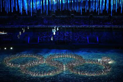 La ceremonia inaugural de otro gran evento en Sochi y en 2014: los Juegos Olímpicos de Invierno; "si considera que la situación ya no es sostenible, el COI puede llegar hasta la exclusión", opina Aubin sobre la actitud que tendrá el Comité Olímpico Internacional respecto a Rusia.