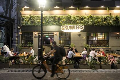 La cervecería Growlers abrió una sucursal en la esquina de Perón y San Martín