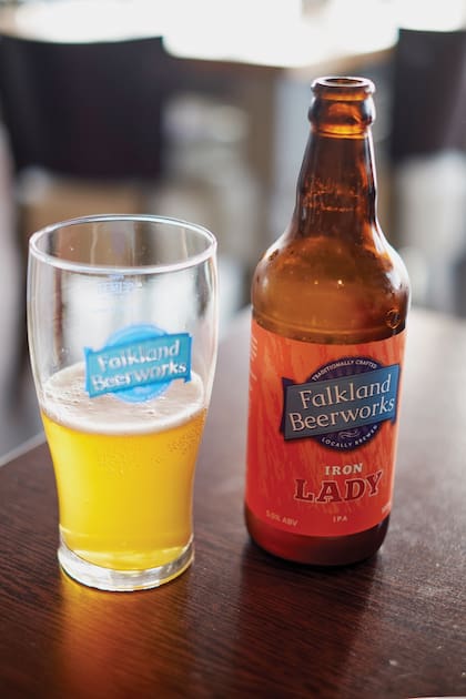 La cerveza local, cuyo tipo más amargo (Indian Pale Ale) se llama Dama de Hierro en honor a Margaret Thatcher