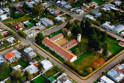 La Cesira es una localidad situada en el departamento Presidente Roque Sáenz Peña, provincia de Córdoba, Argentina, ubicada a 370 km de la Ciudad de Córdoba