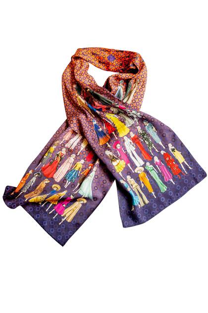 La chalina con la estampa de sus trajes más emblemáticos