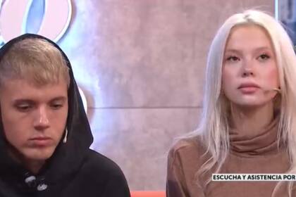 La charla entre Eloy Rivera y Thalía Di Mario se dio en el marco de la visita de la joven y su novio, Franco Coronel, a Desayuno americano (América TV)