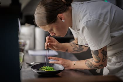 La chef Marta Wajda, a medio camino entre la gastronomía y el arte, detallista en cada plato.