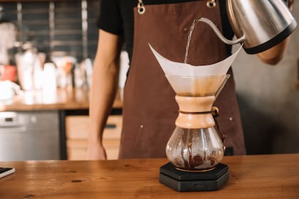 La Chemex es una de las herramientas que se puede usar para el método por goteo