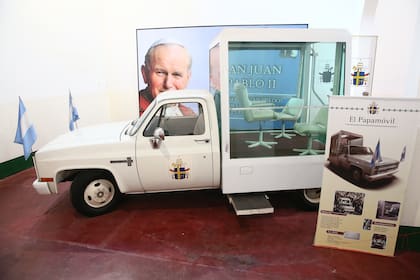 La Chevrolet C-30 pertenecía a un repartidor de agua y soda; fue adquirido y refaccionado por la compañía automotriz Sevel. Descansa en el Museo del Transporte de Luján junto a otras joyas de la Historia argentina contemporánea.