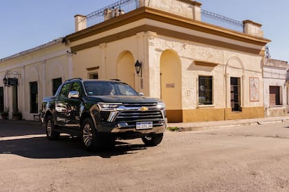 La Chevrolet S10 es la compañera ideal para escapadas cerca de Buenos Aires, ofreciendo potencia, confort y conectividad para explorar rutas rurales y descubrir nuevos destinos.