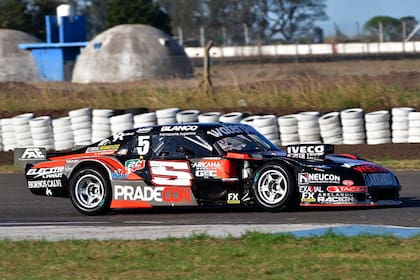 La Chevy de Ledesma en Rafaela, el autódromo de dibujo más rápido del país.