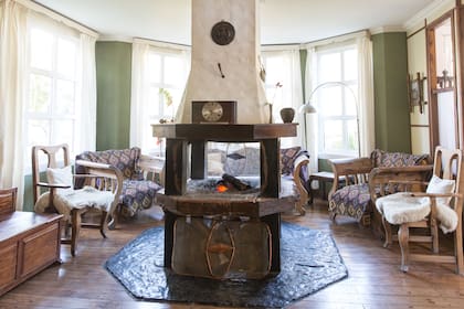 La chimenea central de Hostería El Pilar