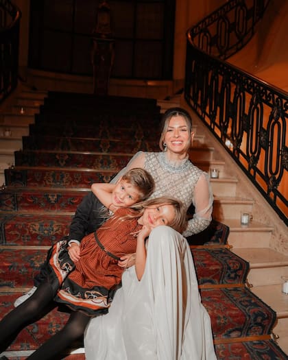 La China con sus hijos menores, Amancio y Magnolia