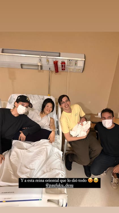 La China junto a su hermano y su cuñada luego del nacimiento de su sobrina