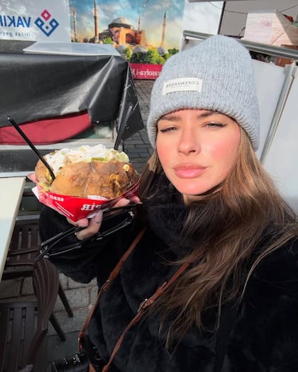 La China Suárez comió Kampir, una comida típica turca