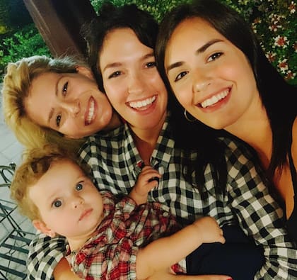 La China Suárez con su hija Magnolia, Cande Vetrano y Lali Espósito en un encuentro que tuvieron en febrero de 2019 (Foto: Instagram @lali)