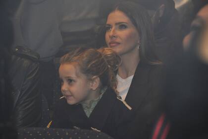 La China Suarez con su hija Magonilia en un recital de Rusherking