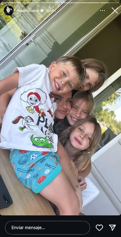 La China Suárez junto a las dos hijas de Wanda Nara y Amancio y Magnolia, frutos de su relación con Benjamín Vicuña (Foto: captura Instagram/@mauroicardi)