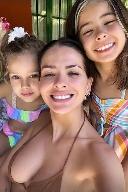 La China Suárez junto a sus hijas Magnolia y Rufina