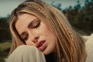 La China Suárez lanzó su nueva canción con un palito para Rusherking