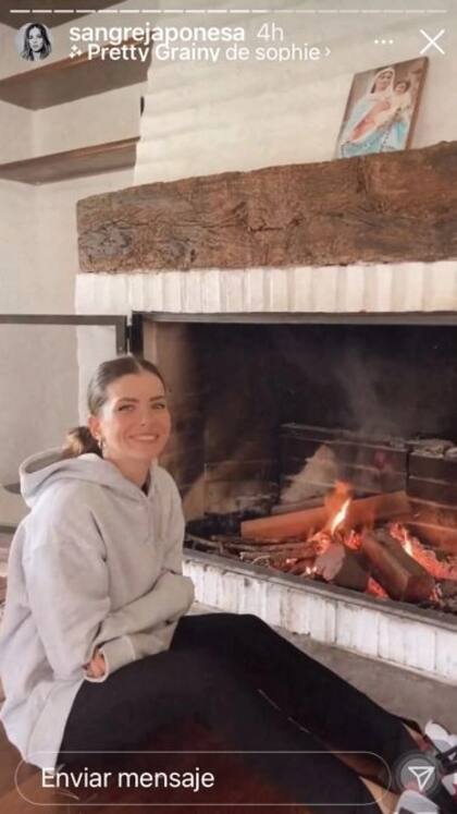 La China Suárez posó feliz en el living de la casa que compró con Vicuña, horas antes de que se confirmara públicamente su separación