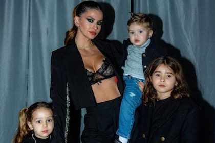 La China Suárez tiene tres hijos: Rufina, fruto de su relación con Nicolás Cabré, Magnolia y Amancio, a quienes tuvo con Benjamín Vicuña