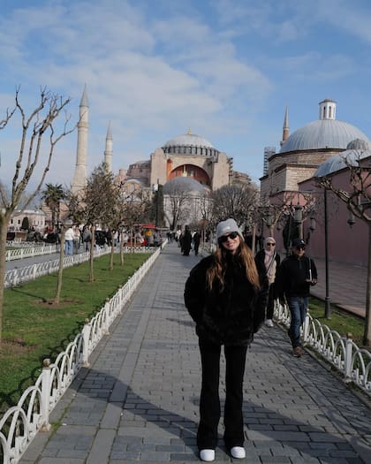 La China Suárez visitó una conocida mezquita de Estambul