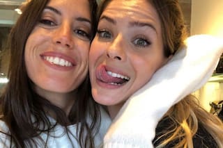 La China Suárez mostró un retrato suyo que pintó Sofía Sarkany