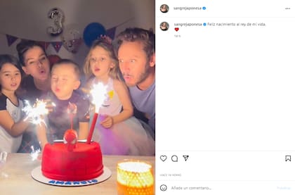 La China Suárez y Benjamín Vicuña reunidos para festejar el cumpleaños de su hijo menor (Foto: Instagram @sangrejaponesa)