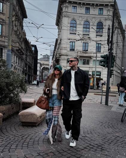 La China Suárez y Mauro Icardi caminando por las calles de Milán
