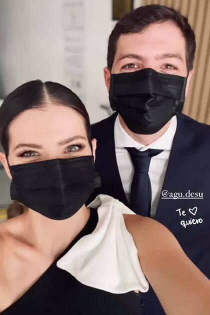 La China Suárez y su hermano, durante la ceremonia del casamiento de él