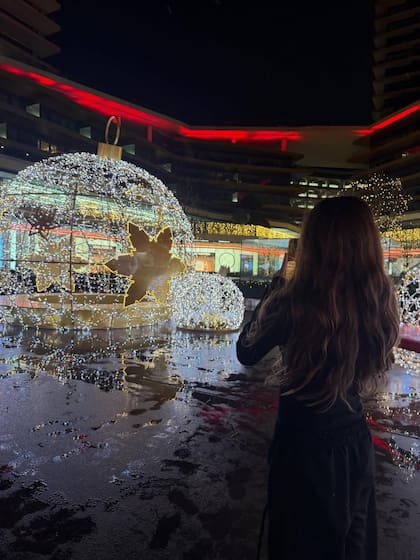 La China Suárez y su hija Rufina en un shopping en Estambul