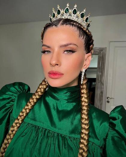 La China Suárez y su look digno para la realeza