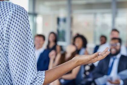 La ciencia ha demostrado que los movimientos de manos al hablar son parte del proceso de pensar y no un mero espectáculo secundario.