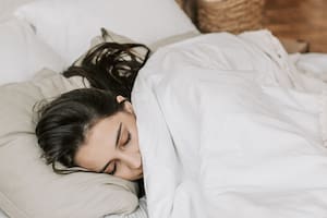 La ciencia reveló cuál es la mejor posición para dormir y por qué