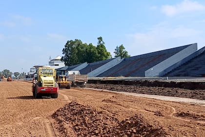 La cinta asfáltica de la pista del autódromo Oscar y Juan Gálvez tendrá tres carpetas de 17 centímetros, que asegura durabilidad y alta resistencia