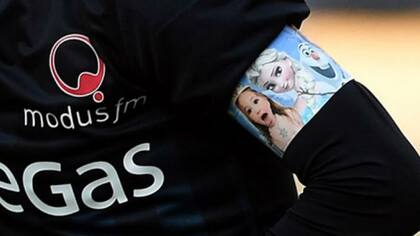 La cinta de Frozen, uno de los brazaletes que usó el Papu
