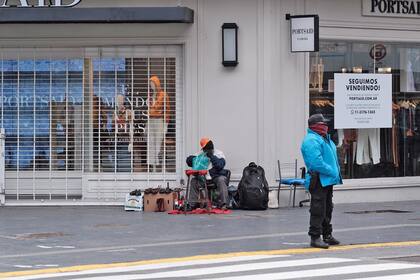 Negocios cerrdados y poco movimiento en la peatonal Florida