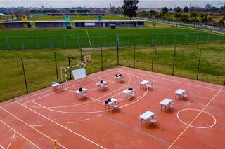 La Ciudad propone un regreso paulatino a clases en espacios abiertos