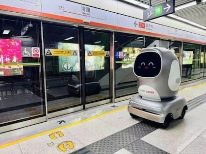 La ciudad china de Shenzhen está probando con enviar robots autónomos de reparto en el subte fuera de la hora pico para reducir el tránsito en superficie