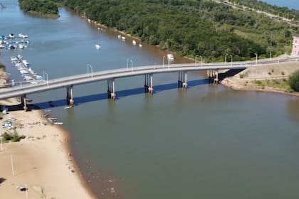 La ciudad con arena dorada y entorno natural que se convirtió en la perla del Litoral para visitar en verano