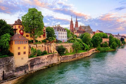 La ciudad de Basilea es la segunda economía más grande de Suiza después de la ciudad de Zúrich y tiene el PIB per cápita más alto del país, por delante de los cantones de Zug y Ginebra.​ Es uno de los centros mundiales de la industria farmacéutica y es comúnmente conocida como la capital cultural de Suiza.