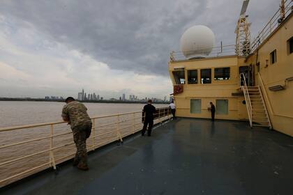 La ciudad de Buenos Aires comienza a verse desde la cubierta