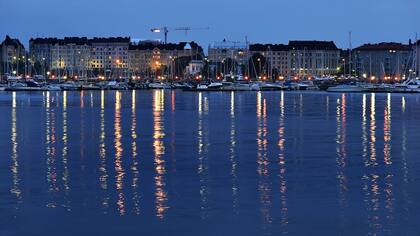 La ciudad de Helsinki, de noche