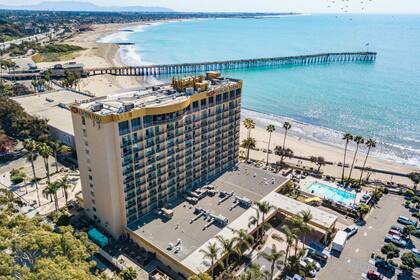 La ciudad de Los Ángeles estudia implementar un aumento del salario mínimo para trabajadores del sector del turismo