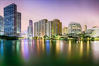 La ciudad de Miami inauguró las nuevas viviendas asequibles en el barrio latino de Little Havanna